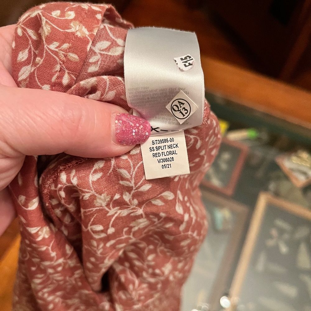 Old NavyโXL Pink Floral Top Light And AiryโRuffles - Picture 2 of 13
